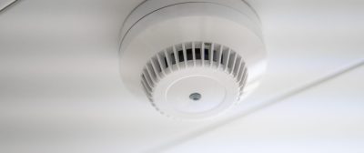 smoke-detector-and-fire-sensor-on-a-ceiling-2023-11-27-05-06-16-utc-scaled.jpg